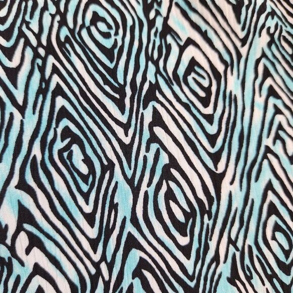 🔹️Kim Rogers Turquoise Geo Print Buttoned Adjustable Sleeve Top 2X - Picture 11 of 12